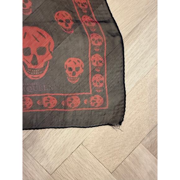 Authentic Alexander Mcqueen Classic Skull Silk Foulard Black/Red - Picture 5 of 11